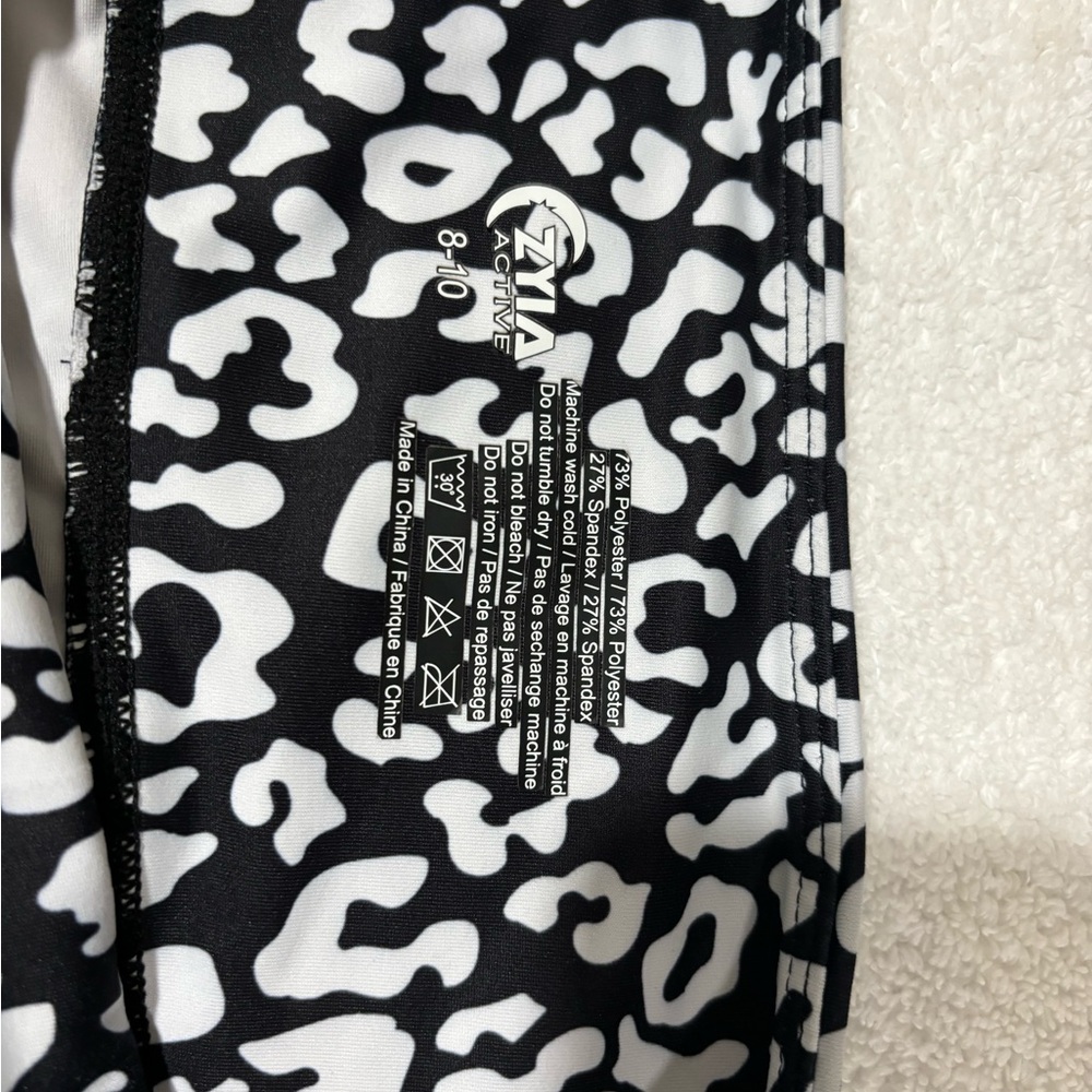 EUC Zyia Light and Tight leggings cheetah! Black white pockets!